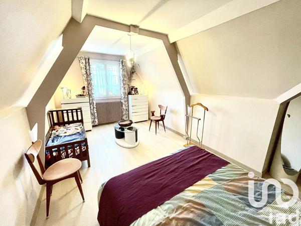 Maison 7 pièces de 165 m² à Saint-Jean-de-la-Ruelle (45140)