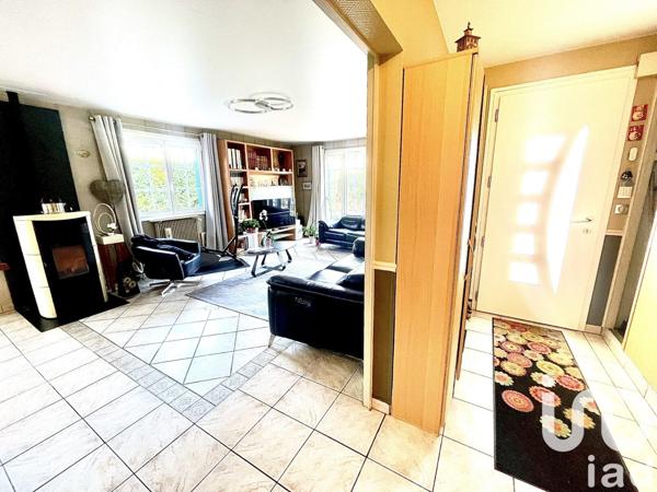 Maison 7 pièces de 165 m² à Saint-Jean-de-la-Ruelle (45140)