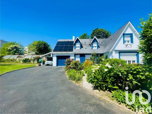 Maison 7 pièces de 165 m² à Saint-Jean-de-la-Ruelle (45140)