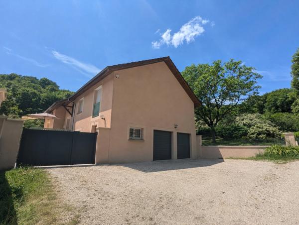 Maison individuelle à vendre - CRAS -  Proche Tullins. 3 chambres + bureau + local indépendant sur 1400 m² de terrain