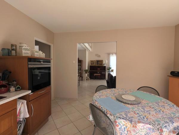Maison individuelle à vendre - CRAS -  Proche Tullins. 3 chambres + bureau + local indépendant sur 1400 m² de terrain