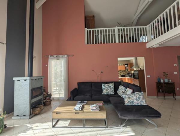 Maison individuelle à vendre - CRAS -  Proche Tullins. 3 chambres + bureau + local indépendant sur 1400 m² de terrain