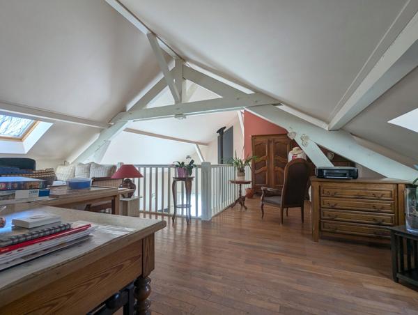 Maison individuelle à vendre - CRAS -  Proche Tullins. 3 chambres + bureau + local indépendant sur 1400 m² de terrain