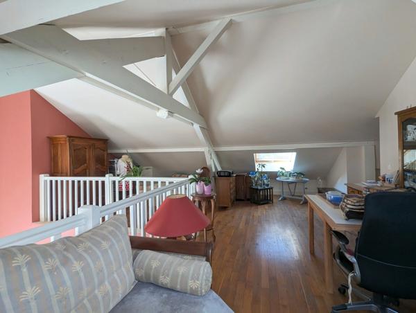 Maison individuelle à vendre - CRAS -  Proche Tullins. 3 chambres + bureau + local indépendant sur 1400 m² de terrain