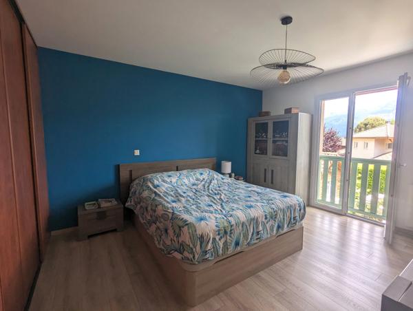 Maison individuelle à vendre - CRAS -  Proche Tullins. 3 chambres + bureau + local indépendant sur 1400 m² de terrain
