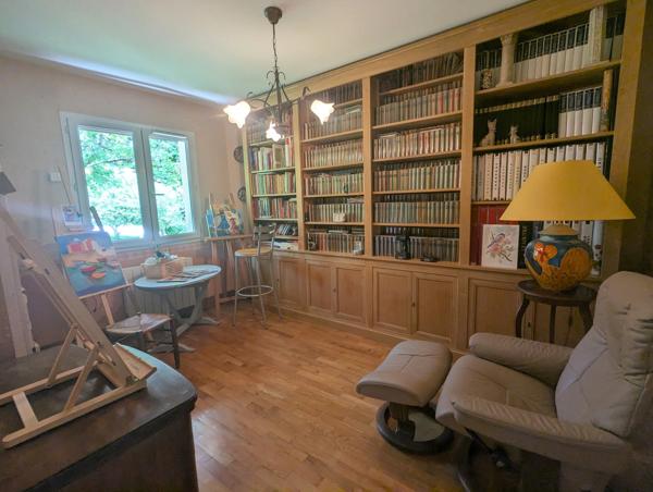 Maison individuelle à vendre - CRAS -  Proche Tullins. 3 chambres + bureau + local indépendant sur 1400 m² de terrain