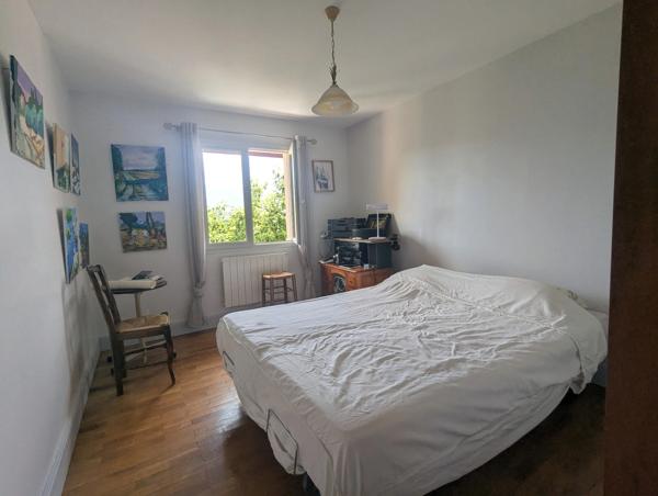 Maison individuelle à vendre - CRAS -  Proche Tullins. 3 chambres + bureau + local indépendant sur 1400 m² de terrain