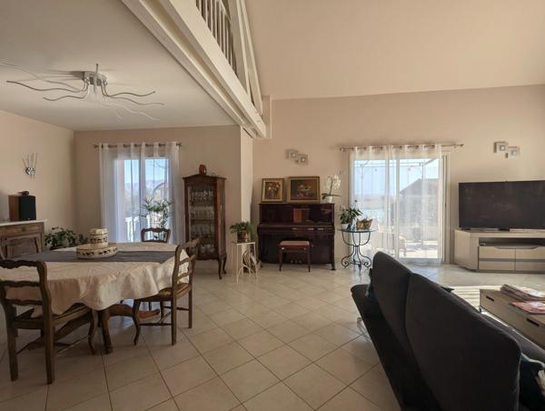 Maison individuelle à vendre - CRAS -  Proche Tullins. 3 chambres + bureau + local indépendant sur 1400 m² de terrain