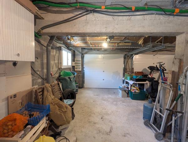 Maison individuelle à vendre - CRAS -  Proche Tullins. 3 chambres + bureau + local indépendant sur 1400 m² de terrain