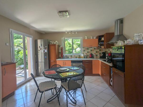 Maison individuelle à vendre - CRAS -  Proche Tullins. 3 chambres + bureau + local indépendant sur 1400 m² de terrain