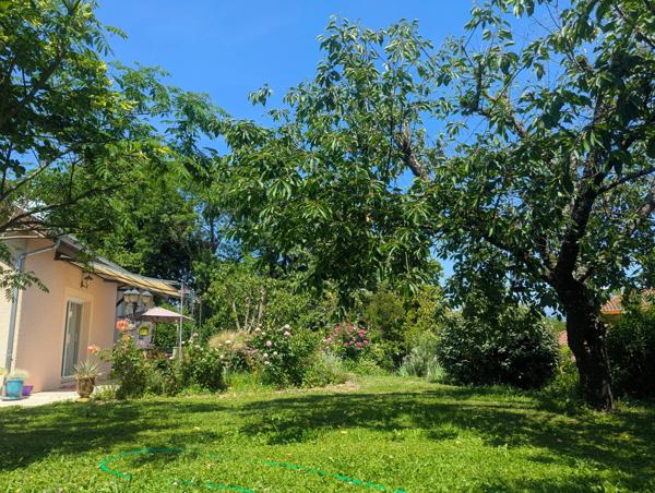 Maison individuelle à vendre - CRAS -  Proche Tullins. 3 chambres + bureau + local indépendant sur 1400 m² de terrain