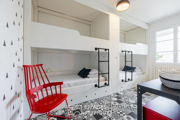 L’authenticité des années 50 sublimée en élégance estivale