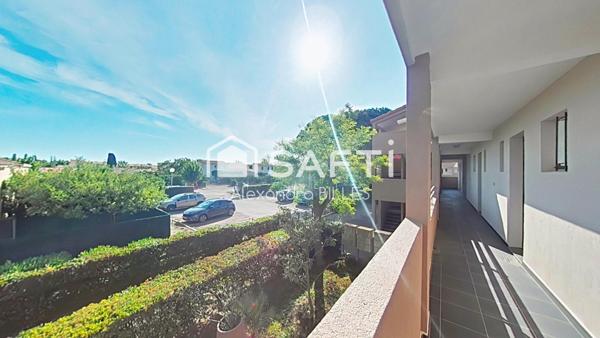 Appartement 2 pièces -Vue sur la Marina - Résidence piscine- place privative parking