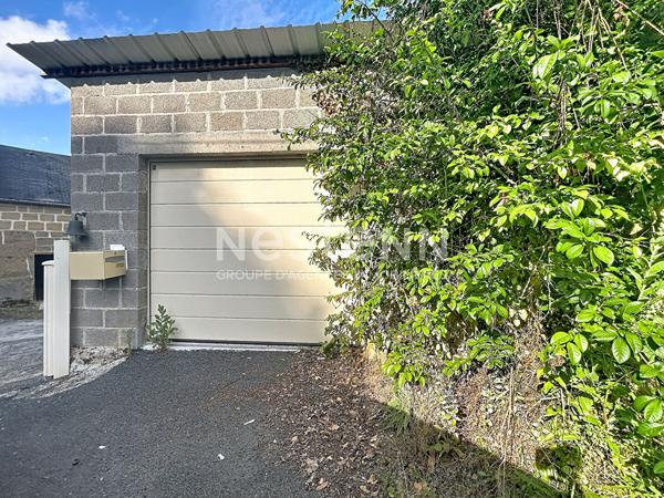 Maison avec corps de ferme à vendre à Varetz : Terrain de 5ha avec sources, Garages électriques, plan architecte disponible pour un potentiel de 150m2 habitable.