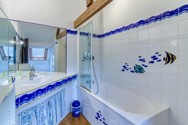 Hinges (62232) FERMETTE 230 m2