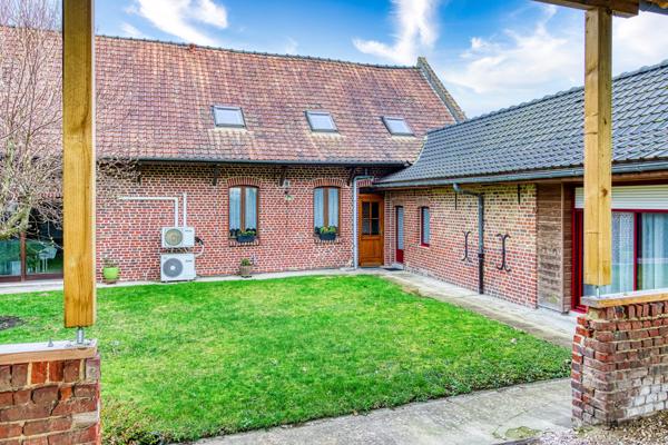 Hinges (62232) FERMETTE 230 m2