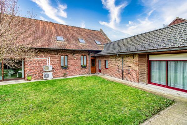 Hinges (62232) FERMETTE 230 m2