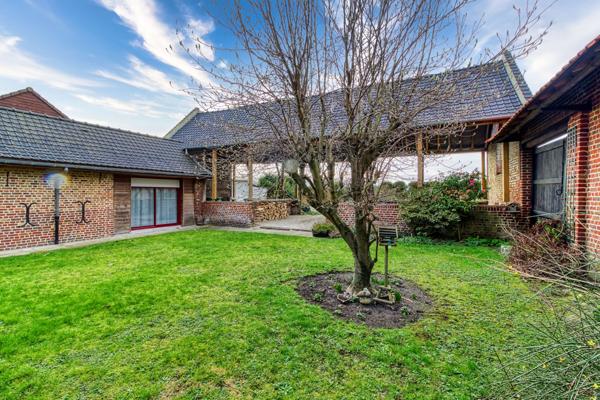 Hinges (62232) FERMETTE 230 m2