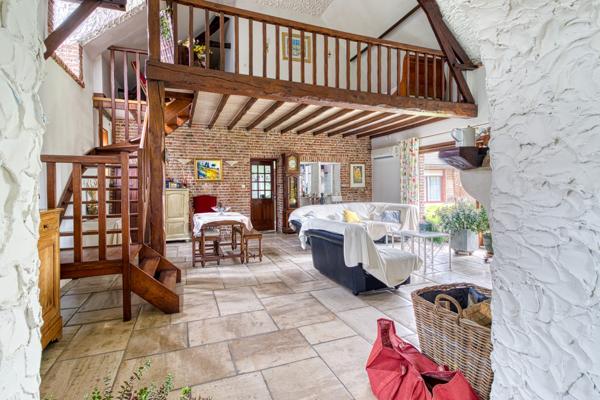 Hinges (62232) FERMETTE 230 m2