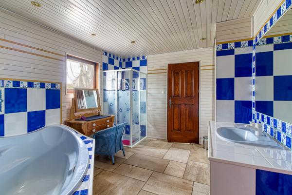 Hinges (62232) FERMETTE 230 m2