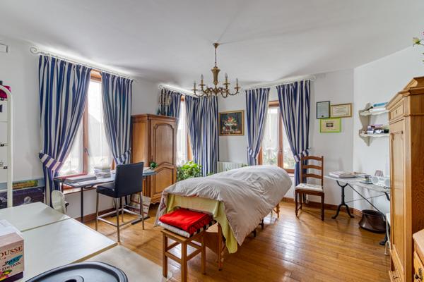 Hinges (62232) FERMETTE 230 m2