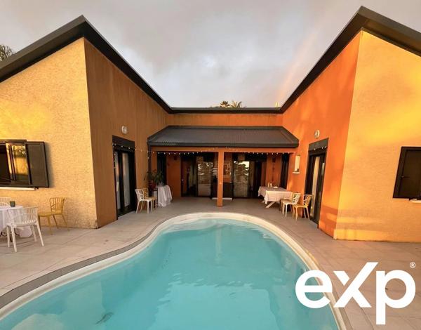 VILLA D’EXCEPTION AUX AVIRONS – 5 PIÈCES – PISCINE – VUE MER