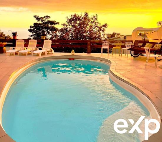 VILLA D’EXCEPTION AUX AVIRONS – 5 PIÈCES – PISCINE – VUE MER