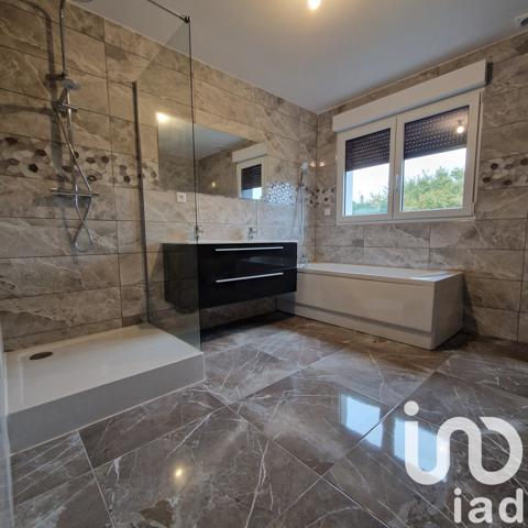 Maison 5 pièces de 112 m² à Douchy-les-Mines (59282)