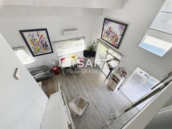 MAISON STYLE LOFT AVEC GRAND GARAGE ET EXTERIEURS