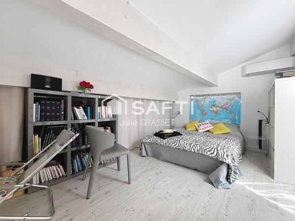 MAISON STYLE LOFT AVEC GRAND GARAGE ET EXTERIEURS