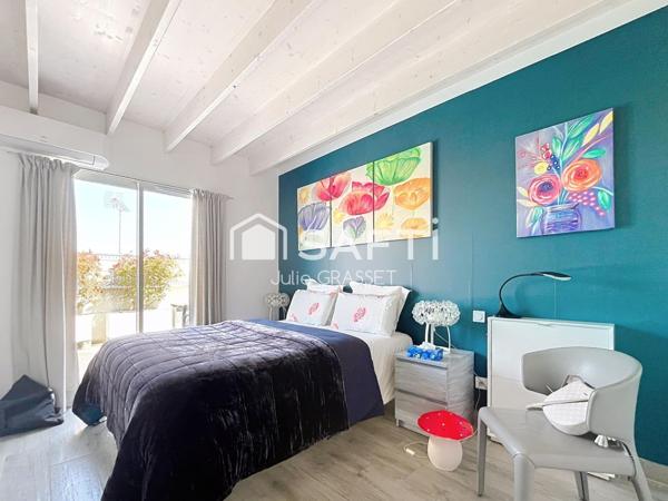 MAISON STYLE LOFT AVEC GRAND GARAGE ET EXTERIEURS