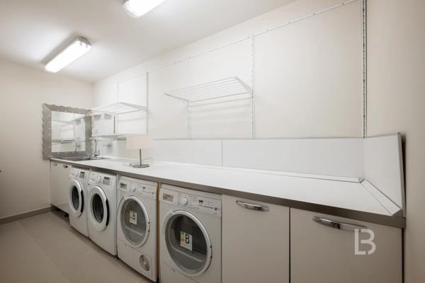 Proche Mougins, splendide villa dans domaine fermé à la vente