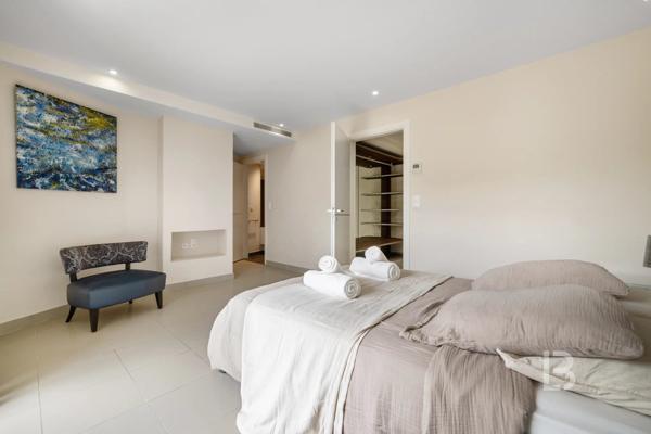 Proche Mougins, splendide villa dans domaine fermé à la vente