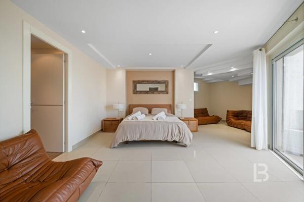 Proche Mougins, splendide villa dans domaine fermé à la vente