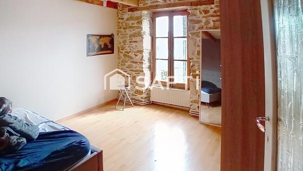 Maison pierre 4 / 5 chambres, terrain.