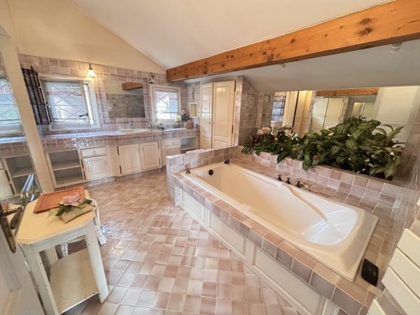 CLUSES - Maison d'architecte - 164 m2 habitable - 1157 m2 de