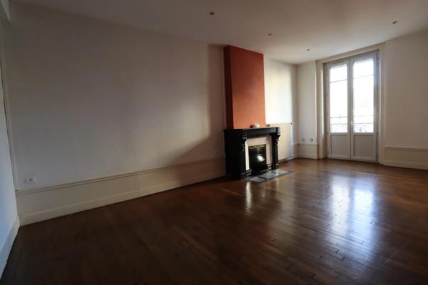 Appartement T3 de caractère avec garage au cœur du Chambon-Feugerolles