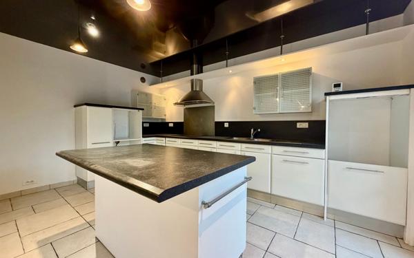 Maison à louer    8 pièces • 167,74 m2 Vert-Saint-Denis