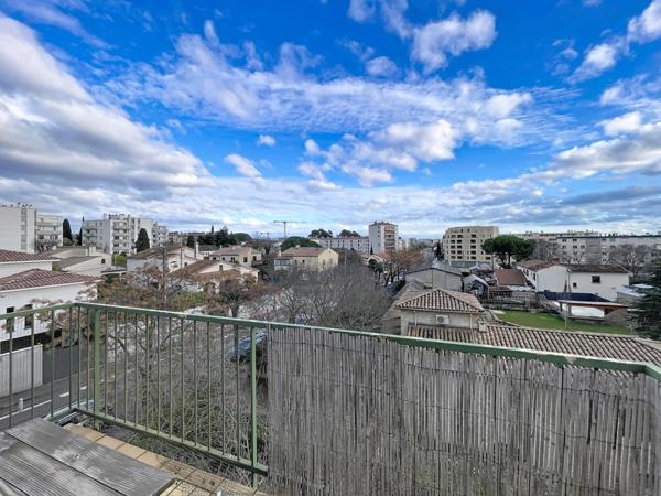 T4 BAIGNE DE LUMIERE BALCON CAVE PARKING