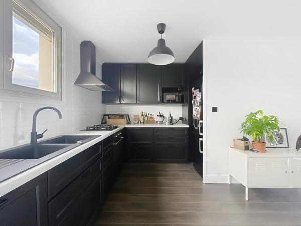 T4 BAIGNE DE LUMIERE BALCON CAVE PARKING