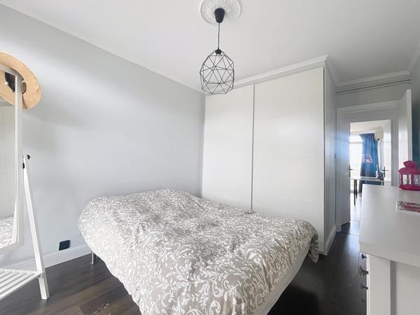 T4 BAIGNE DE LUMIERE BALCON CAVE PARKING