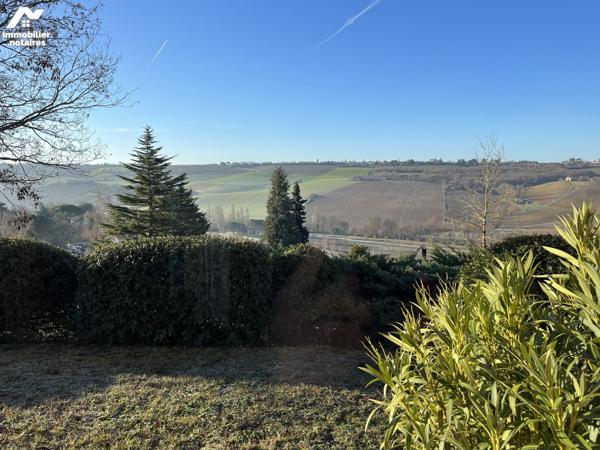Maison d'architecte sur les coteaux de LACROIX-FALGARDE. Vue exceptionnelle.