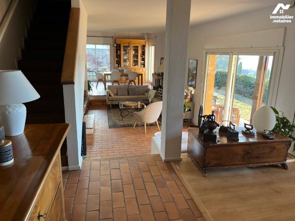 Maison d'architecte sur les coteaux de LACROIX-FALGARDE. Vue exceptionnelle.