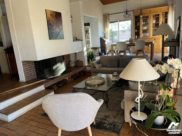 Maison d'architecte sur les coteaux de LACROIX-FALGARDE. Vue exceptionnelle.