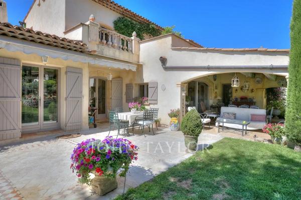 Biot - Charmante villa en position dominante avec jardin exceptionnel et piscine