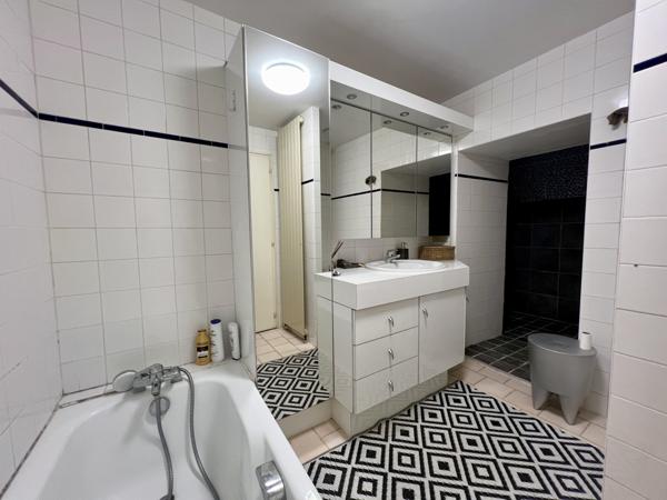 POITIERS, Blossac, appartement d'exception avec jardin, piscine et place de parking