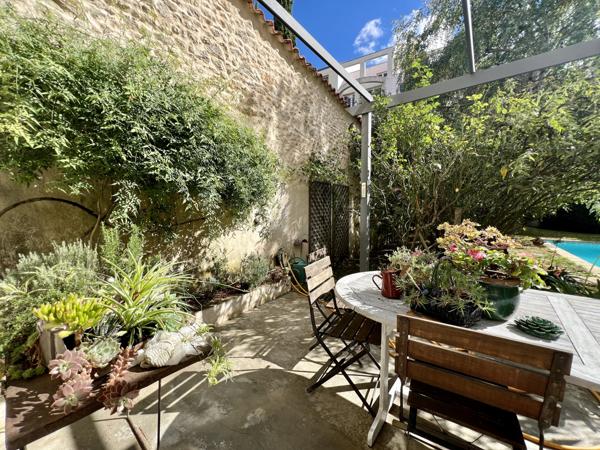 POITIERS, Blossac, appartement d'exception avec jardin, piscine et place de parking