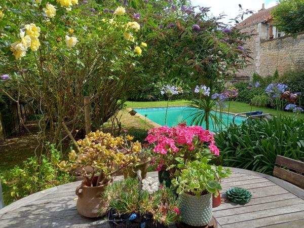 POITIERS, Blossac, appartement d'exception avec jardin, piscine et place de parking