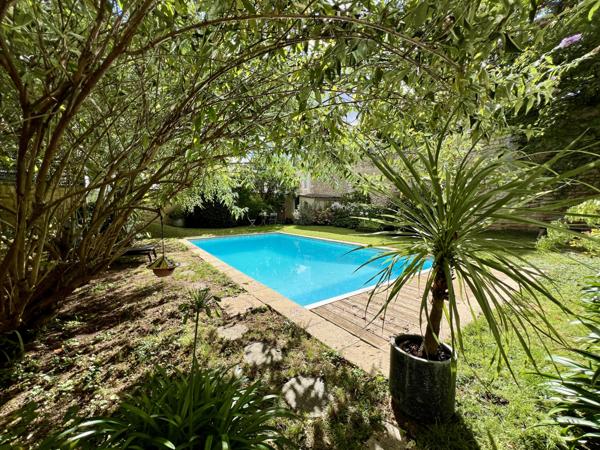POITIERS, Blossac, appartement d'exception avec jardin, piscine et place de parking