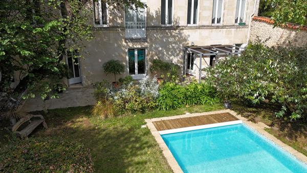 POITIERS, Blossac, appartement d'exception avec jardin, piscine et place de parking